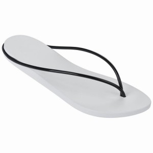 White / Black Women's Ipanema Philippe Starck Thing M Flip Flops | XNFLRS-216