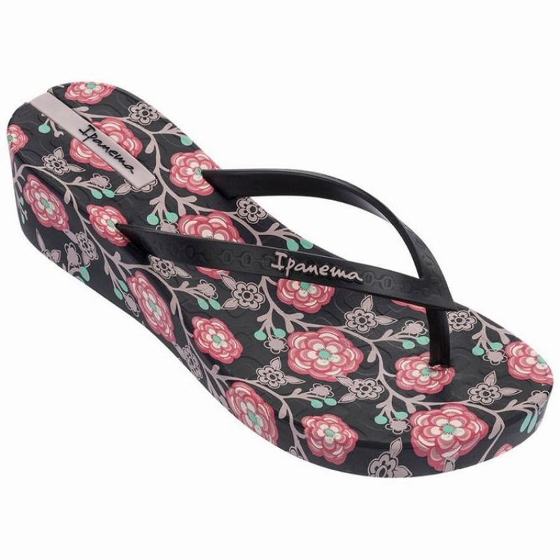 Black / Pink Women\'s Ipanema Floral Plat Wedge Flip Flops | GFKDJY-153